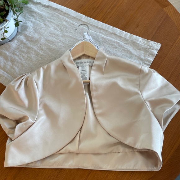 Wedding Dress - Picture 6 of 8